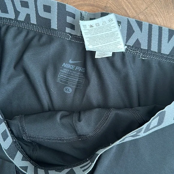 Nike - Picture 3 of 10